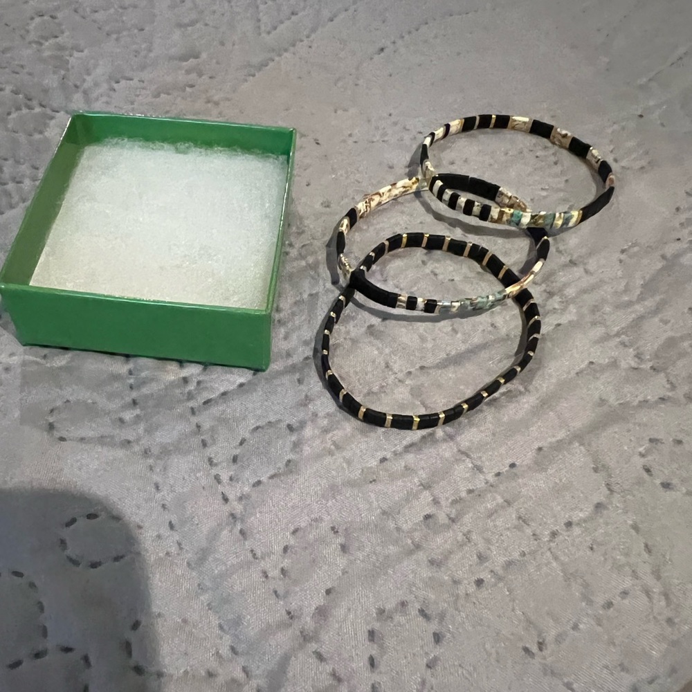 3 set Bracelets - Picture 6 of 6